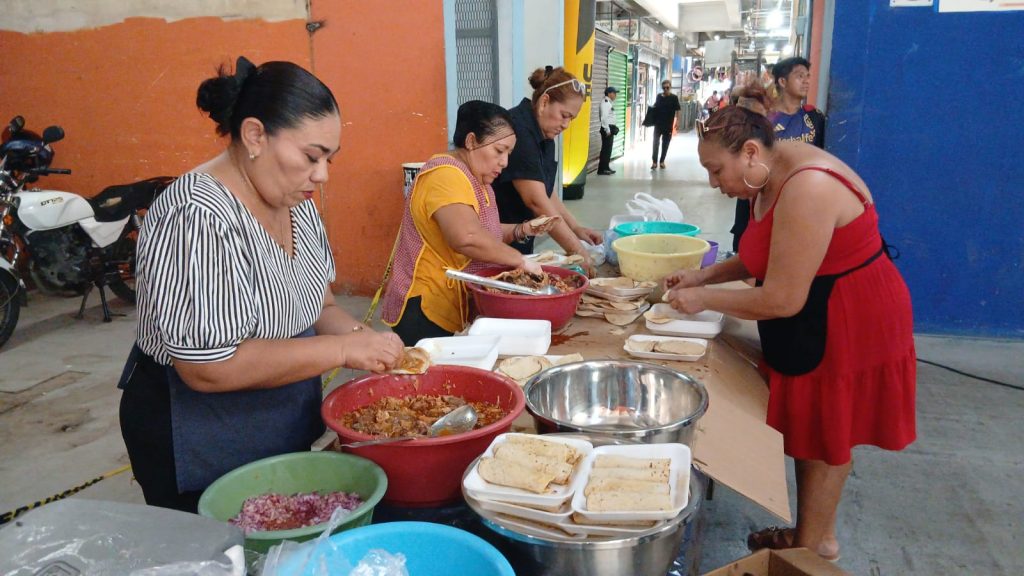 Comerciantes del Mercado San Benito festejan con fé y devoción a su patrono Comerciantes del Mercado San Benito festejan con fé y devoción a su patrono