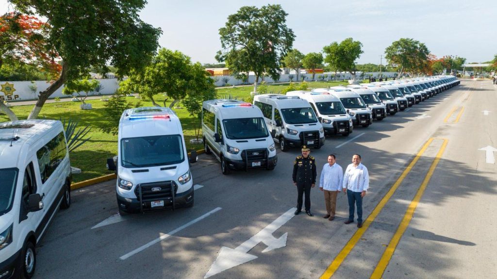 RENACIMIENTO MAYA ENTREGA 31 VEHÍCULOS DE APROXIMACIÓN A 30 MUNICIPIOS