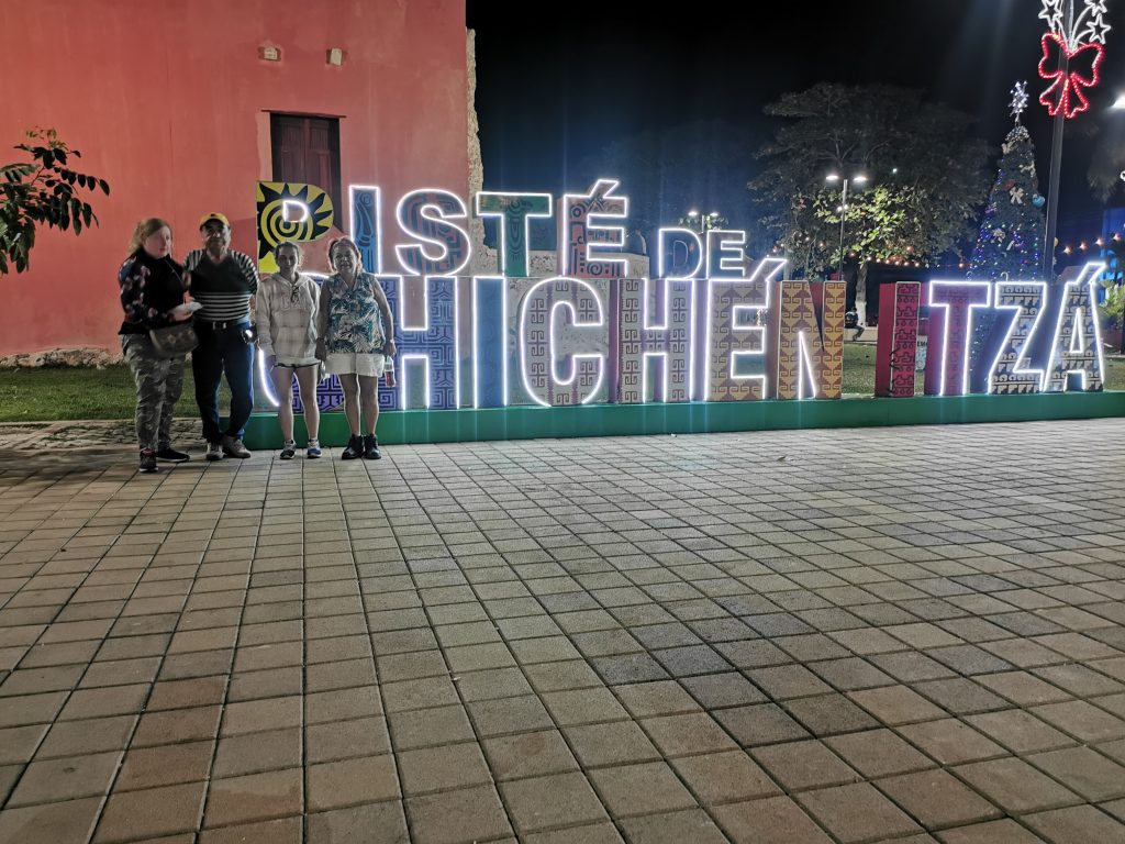 Escala tensión en Chichén Itzá: artesanos de Pisté rechazan versión del INAH y mantienen protesta