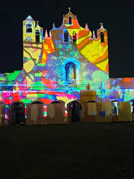 Izamal ilumina sus noches con el regreso de "Senderos de Luz", el videomapping que impulsa el turismo en Yucatán Izamal ilumina sus noches con el regreso de "Senderos de Luz",