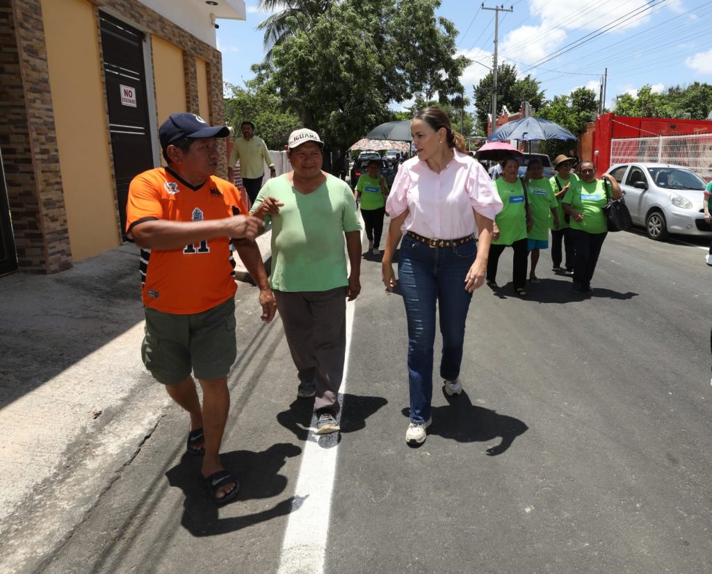 Entrega Cecilia Patrón calles repavimentadas y con señalética nueva en El Porvenir y Pensiones
