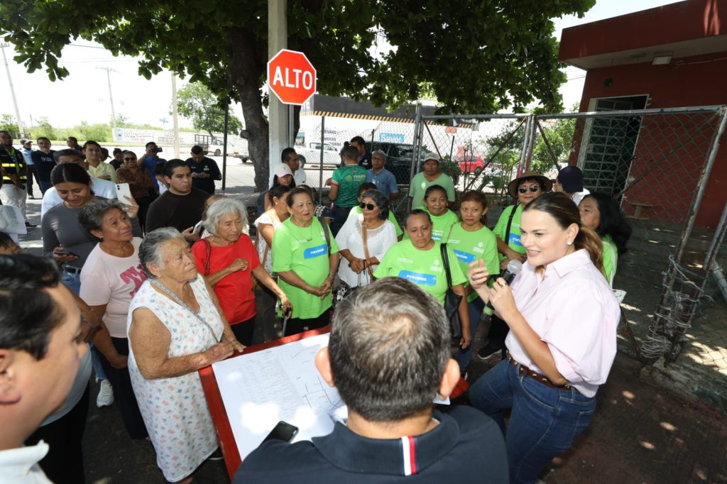 Entrega Cecilia Patrón calles repavimentadas y con señalética nueva en El Porvenir y Pensiones