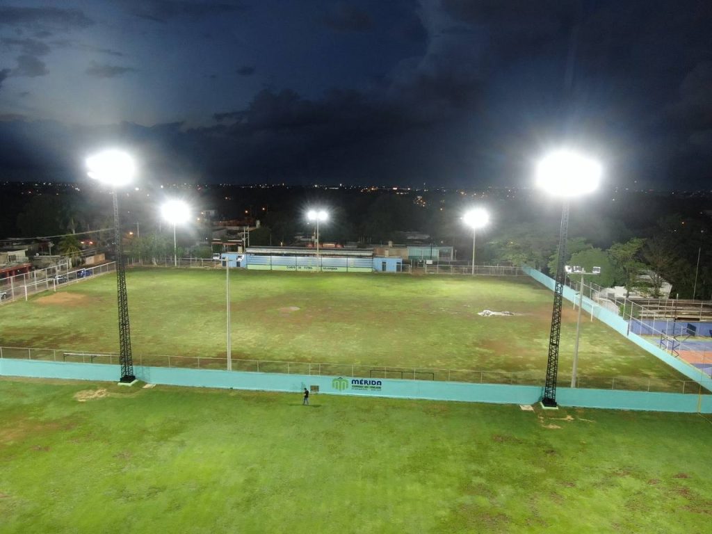 Mérida Enchula más de 400 espacios deportivos con nueva iluminación: Cecilia Patrón. ILUMINACIÓN EN AMPOS DEPORTIVOS