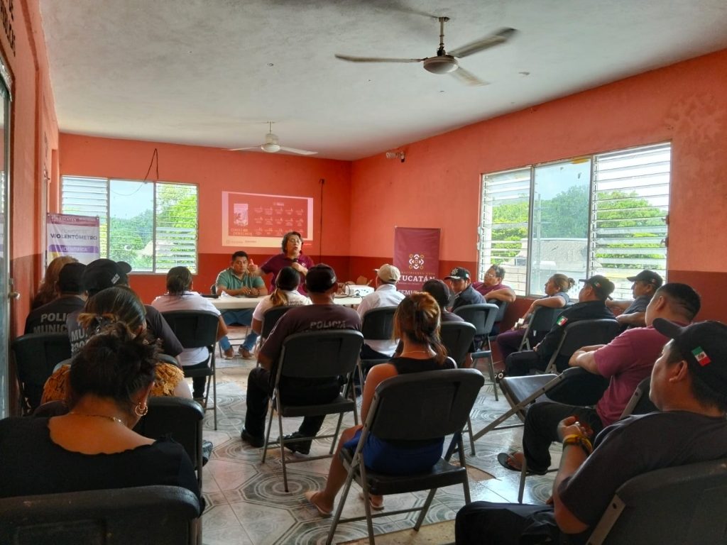 Capacitan a policías de Chikindzonot para atender casos de violencia de género CAPACITAN A POLICÍAS DE CHIKINDZONOT