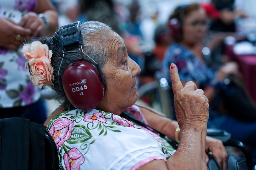 DIF YUCATÁN ENTREGA APARATOS AUDITIVOS GRATUITOS