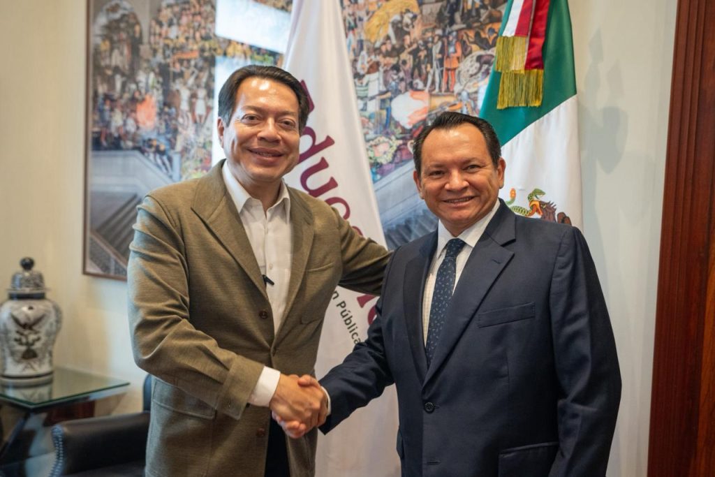 Díaz Mena lleva talento yucateco a la SEP: