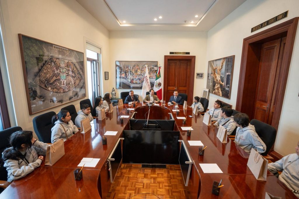 Díaz Mena lleva talento yucateco a la SEP: