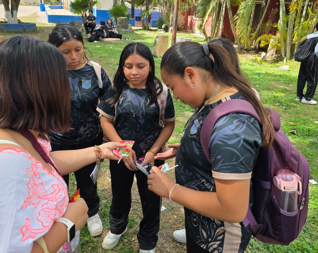 Centro Códice Maya reduce rezago digital y acerca herramientas tecnológicas a mujeres de Tiholop