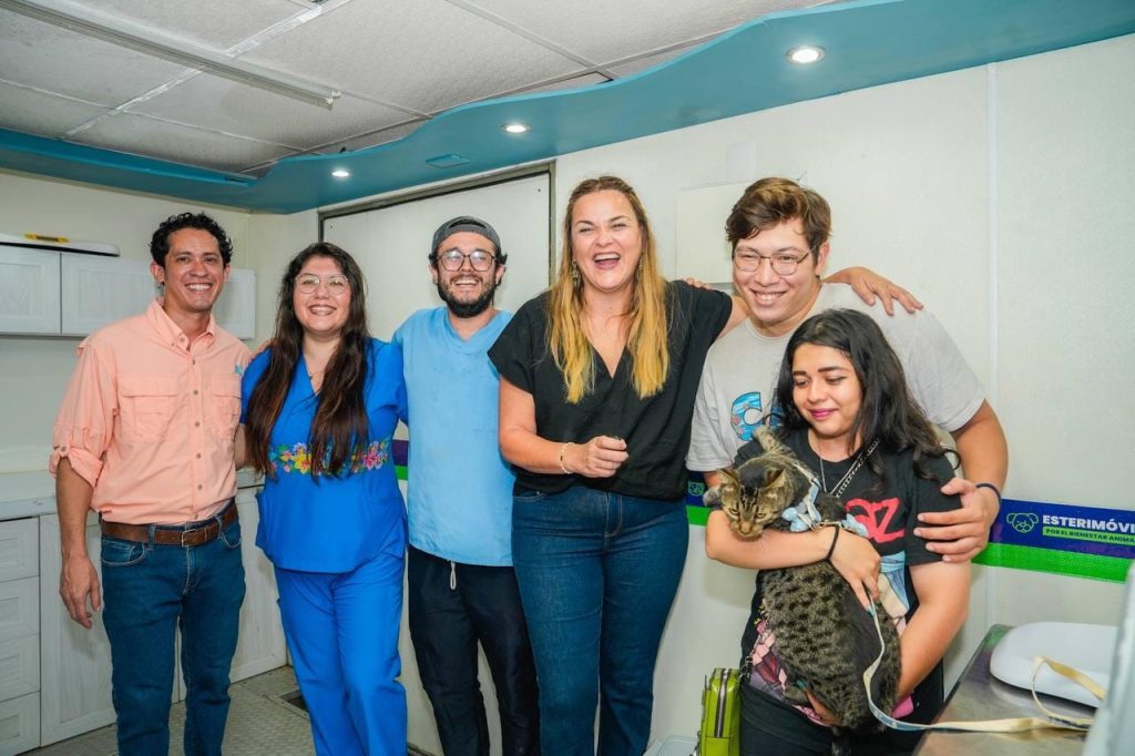 PROMOVER LA ADOPCIÓN Y ACERCAR SERVICIOS VETERINARIOS A COLONIAS Y COMISARÍAS