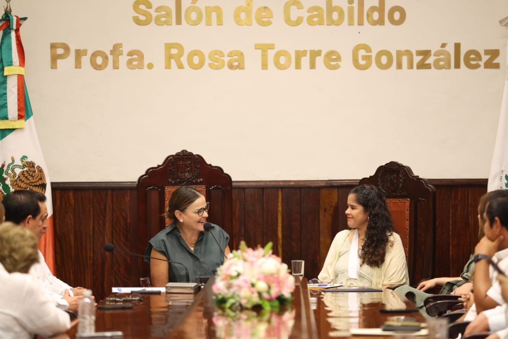 MEDALLA "ROSA TORRE GONZÁLEZ" A LILIANA JUDITH HERNÁNDEZ SANTIBAÑEZ.