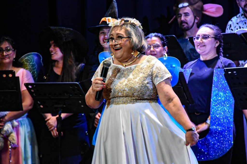 Homenaje a Nidia Góngora por 25 años al frente del Coro de la Ciudad de Mérida. HOMENAJE A NIDIA GÓNGORA POR 25 AÑOS AL FRENTE DEL CORO DE LA CIUDAD DE MÉRIDA.