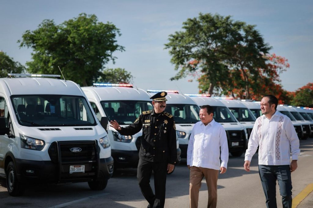 RENACIMIENTO MAYA ENTREGA 31 VEHÍCULOS DE APROXIMACIÓN A 30 MUNICIPIOS
