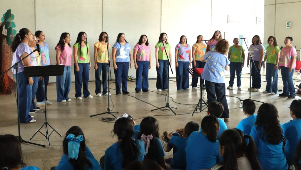 “Dame la mano y cantaremos” concierto de coros infantiles que abarrota el Gran Museo del Mundo Maya COROS COMUNITARIOS DEL PROGRAMA PAAXIL KUXTAL, SEDECULTA
