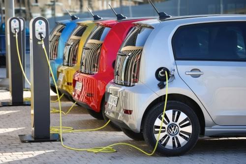 Propietarios de autos eléctricos y chinos enfrentan problemas para conseguir refacciones