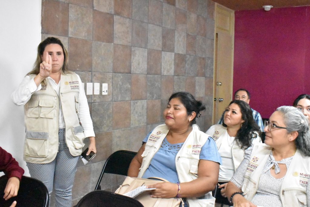 LA COLABORACIÓN ENTRE IIPEDEY Y SEMUJERES BUSCA REDUCIR BARRERAS DE COMUNICACIÓN