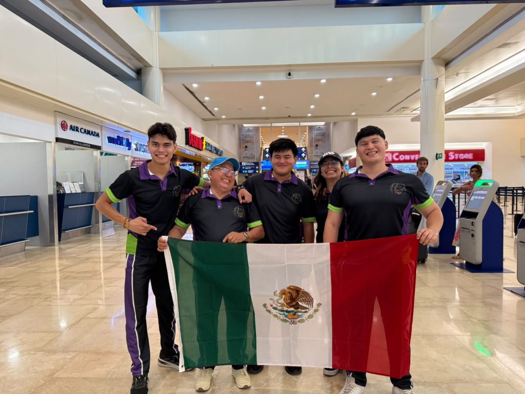 Estudiantes de robótica de la UPY viajan a Pekín para representar a Yucatán en el RobotChallenge China