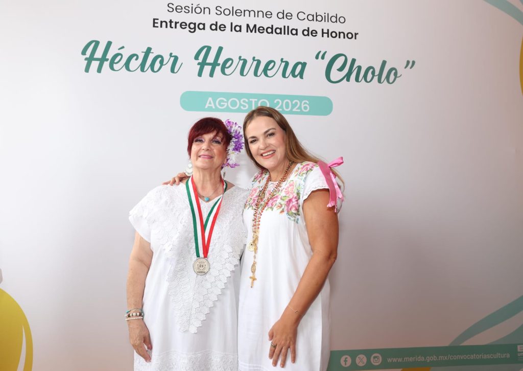 BEATRIZ YÁÑEZ “LA BOMBA” RECIBE LA MEDALLA DE HONOR HÉCTOR HERRERA “CHOLO” 2026, DE MANOS DE CECILIA PATRÓN.