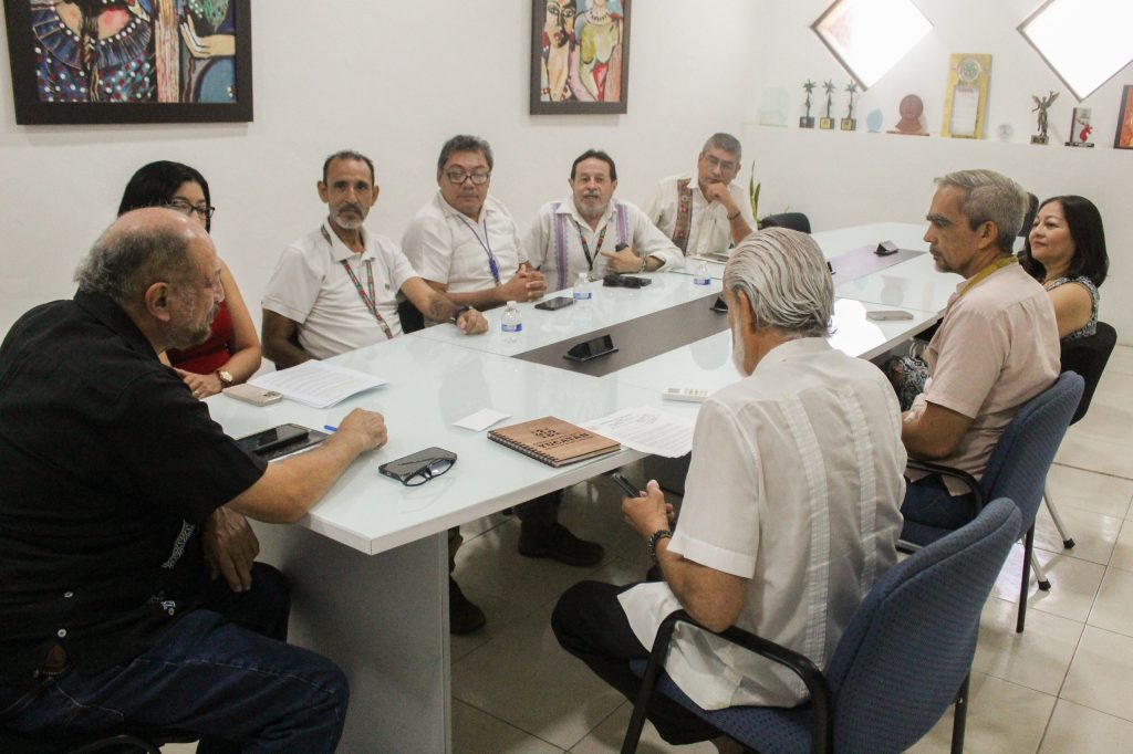 Acuerdos con guías certificados para la competitividad turística de Yucatán ACUERDOS CON GUÍAS CERTIFICADOS PARA LA COMPETITIVIDAD TURÍSTICA DE YUCATÁN