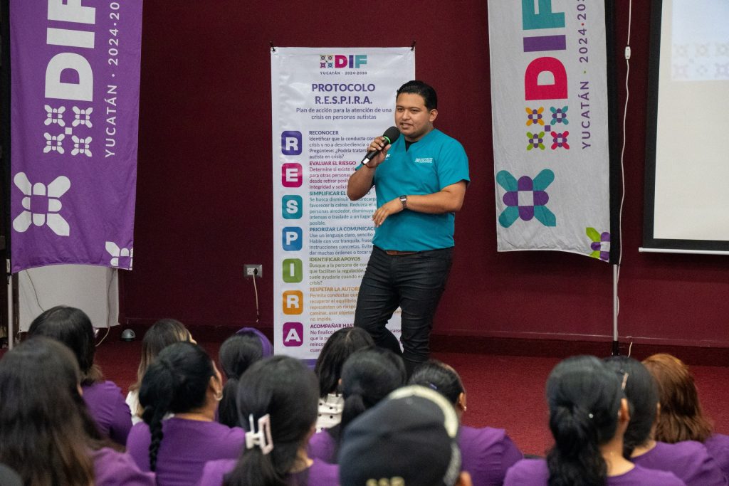 DIF YUCATÁN CAPACITA A SERVIDORAS Y SERVIDORES PÚBLICOS PARA MEJORAR LA ATENCIÓN A PERSONAS AUTISTAS