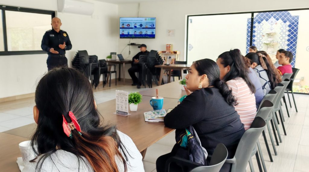 Policía de Mérida refuerza la prevención de ciberdelitos y extorsión en el sector empresarial