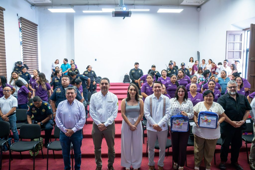 DIF YUCATÁN CAPACITA A SERVIDORAS Y SERVIDORES PÚBLICOS PARA MEJORAR LA ATENCIÓN A PERSONAS AUTISTAS