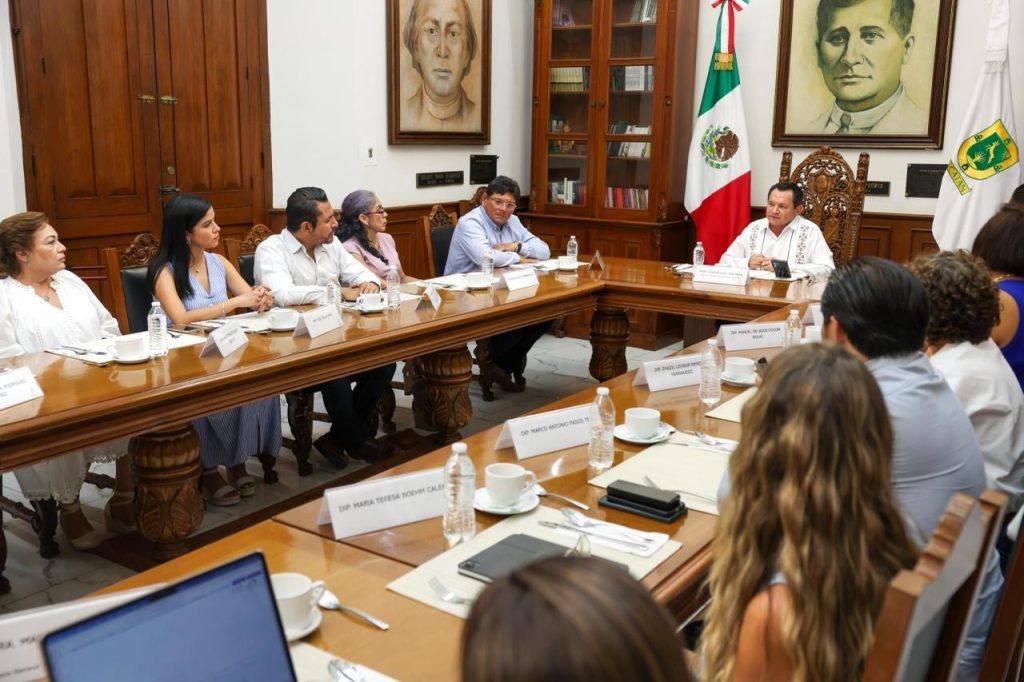 GOBERNADOR JOAQUÍN DÍAZ MENA DIALOGA CON TODAS LAS FUERZAS DEL CONGRESO