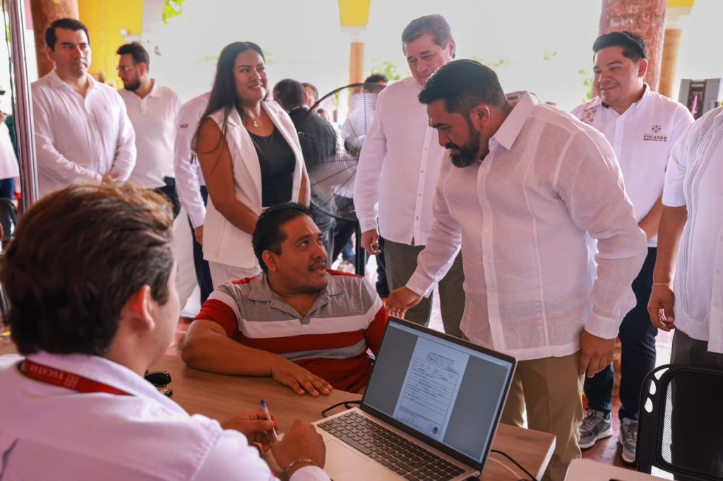 11,900 YUCATECAS Y YUCATECOS HAN SIDO ATENDIDOS EN LA VENTANILLA ÚNICA ESTATAL MÓVIL