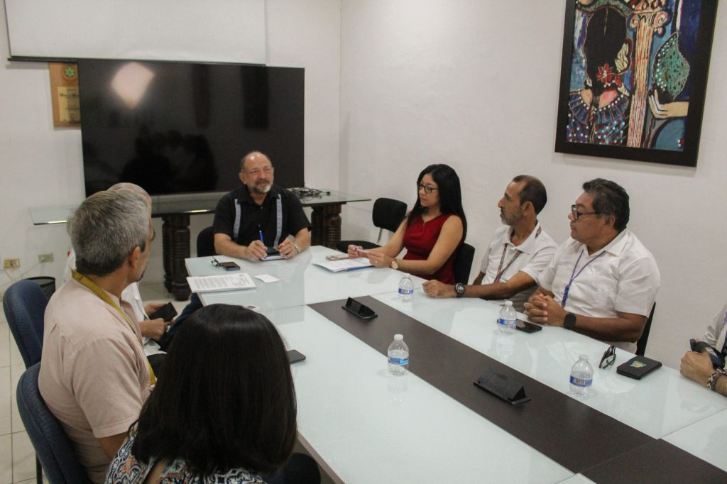 Acuerdos con guías certificados para la competitividad turística de Yucatán ACUERDOS CON GUÍAS CERTIFICADOS PARA LA COMPETITIVIDAD TURÍSTICA DE YUCATÁN