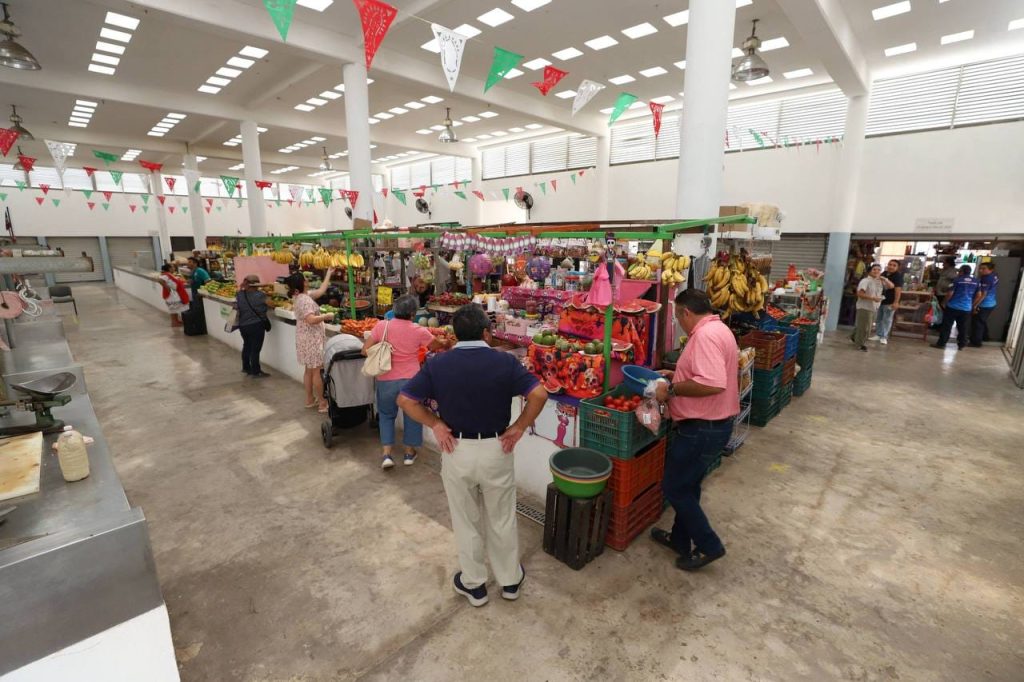 Por primera vez en la historia, los mercados y tianguis cuentan con reglas claras para funcionar mejor.