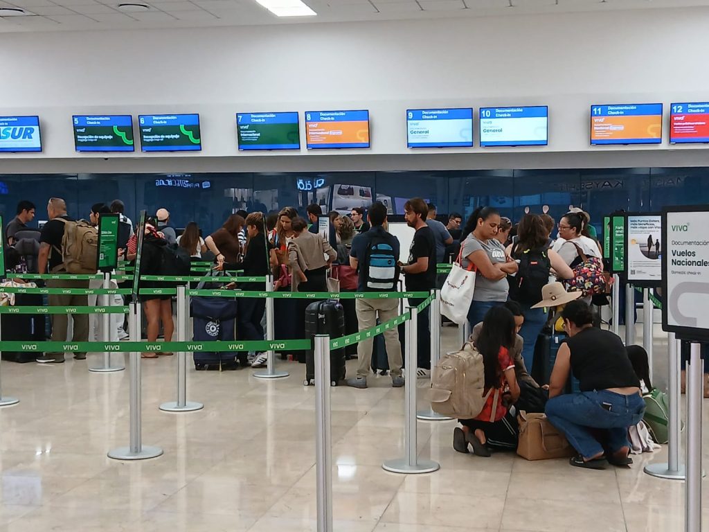Gran afluencia de pasajeros en el Aeropuerto de Mérida; se estima una buena temporada vacacional