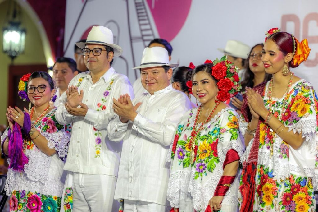 Juventudes celebran cultura y desarrollo con el Renacimiento Maya en Ticul