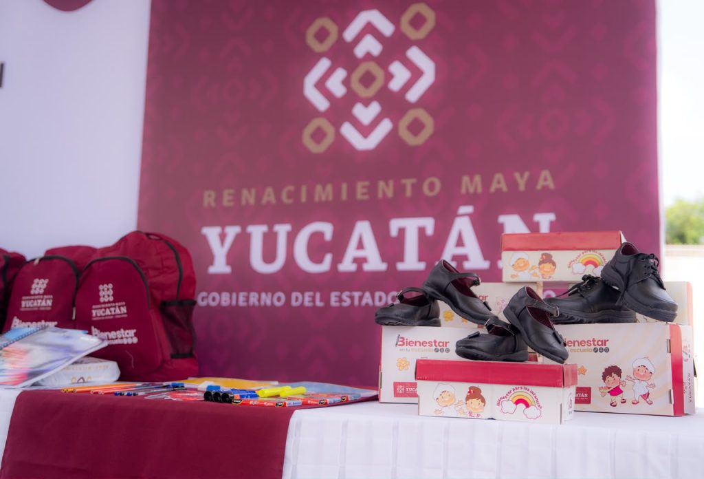 Diaz Mena coloca la primera piedra de la segunda etapa de la escuela de Casa Otoch