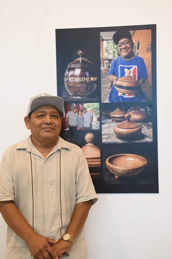 El fotógrafo Esdras Castillo presenta en el Aeropuerto De Mérida “Piedra, Madera y Memoria”, Homenaje a Los Artesanos de Dzityá