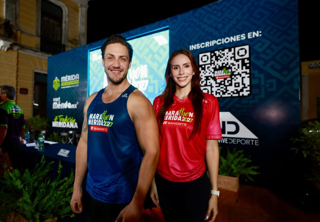 Cecilia Patrón presenta las playeras, medallas y rutas de la competencia que se realizará el próximo 10 de enero.