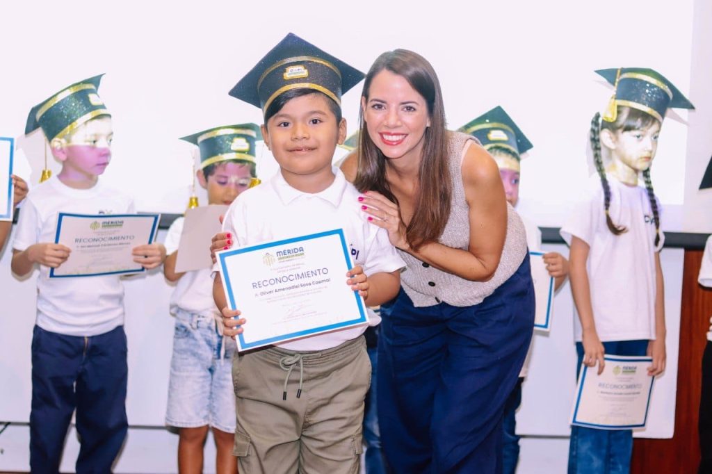 NIÑAS Y NIÑOS CULMINAN CON ÉXITO SU TERAPIA DE LENGUAJE EN EL COPI ORUGA DEL DIF MÉRIDA
