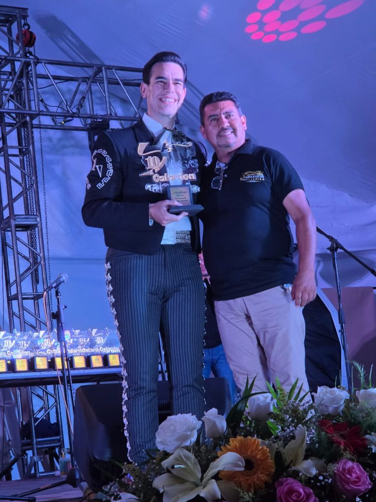 DIR. ARMANDO MUÑOZ Y JONATHAN PALOMAR