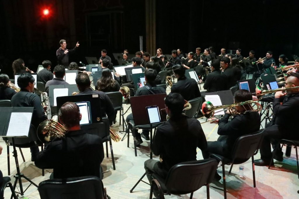SEDECULTA CUMPLE EL SUEÑO DE JÓVENES DE TIZIMÍN DE TOCAR JUNTO A UNA BANDA PROFESIONAL