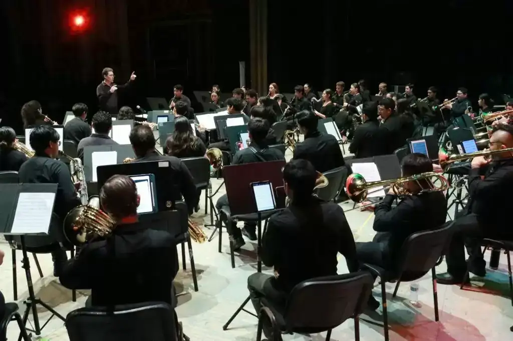 SEDECULTA CUMPLE EL SUEÑO DE JÓVENES DE TIZIMÍN DE TOCAR JUNTO A UNA BANDA PROFESIONAL