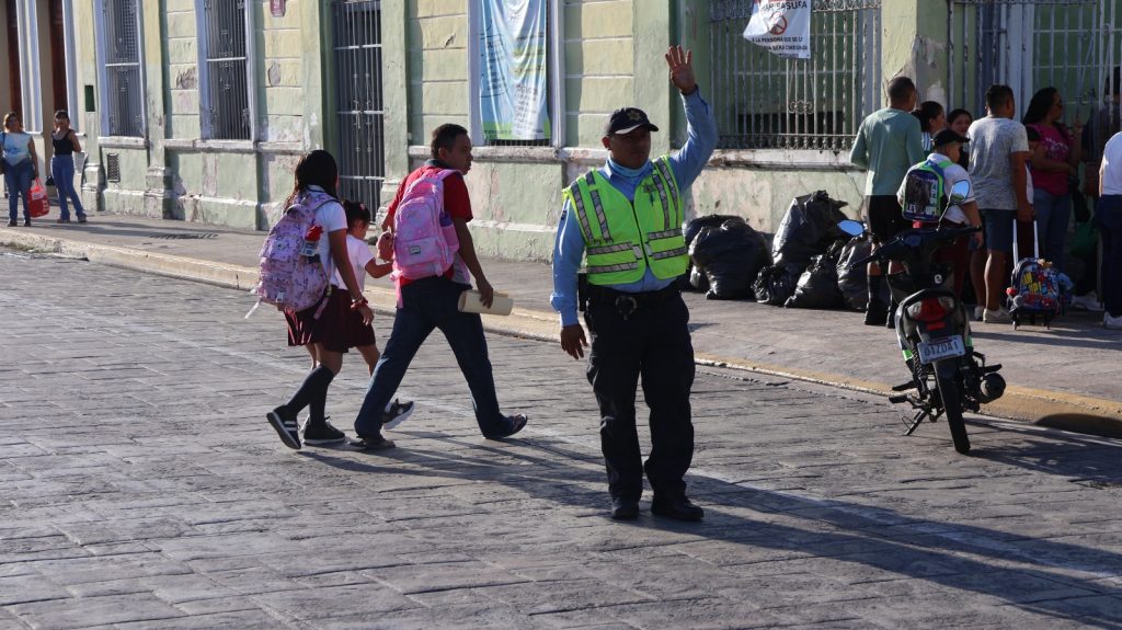 POLICÍA DE MÉRIDA IMPLEMENTA OPERATIVO VIAL ESPECIAL CON MOTIVO DEL REGRESO A CLASES.