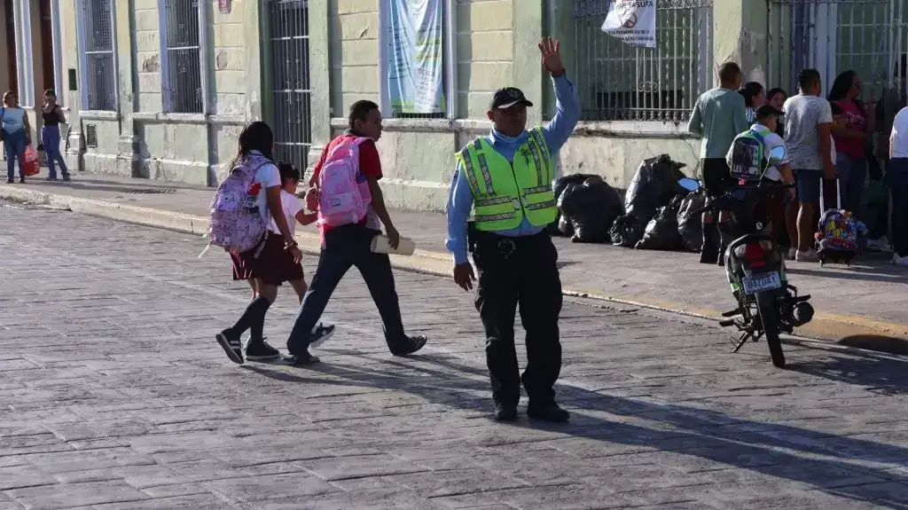 POLICÍA DE MÉRIDA IMPLEMENTA OPERATIVO VIAL ESPECIAL CON MOTIVO DEL REGRESO A CLASES.