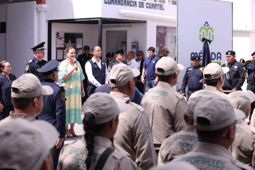 RECONOCE CECILIA PATRÓN AL CUERPO POLICIACO DE MÉRIDA POR SU SERVICIO A LA CIUDADANÍA