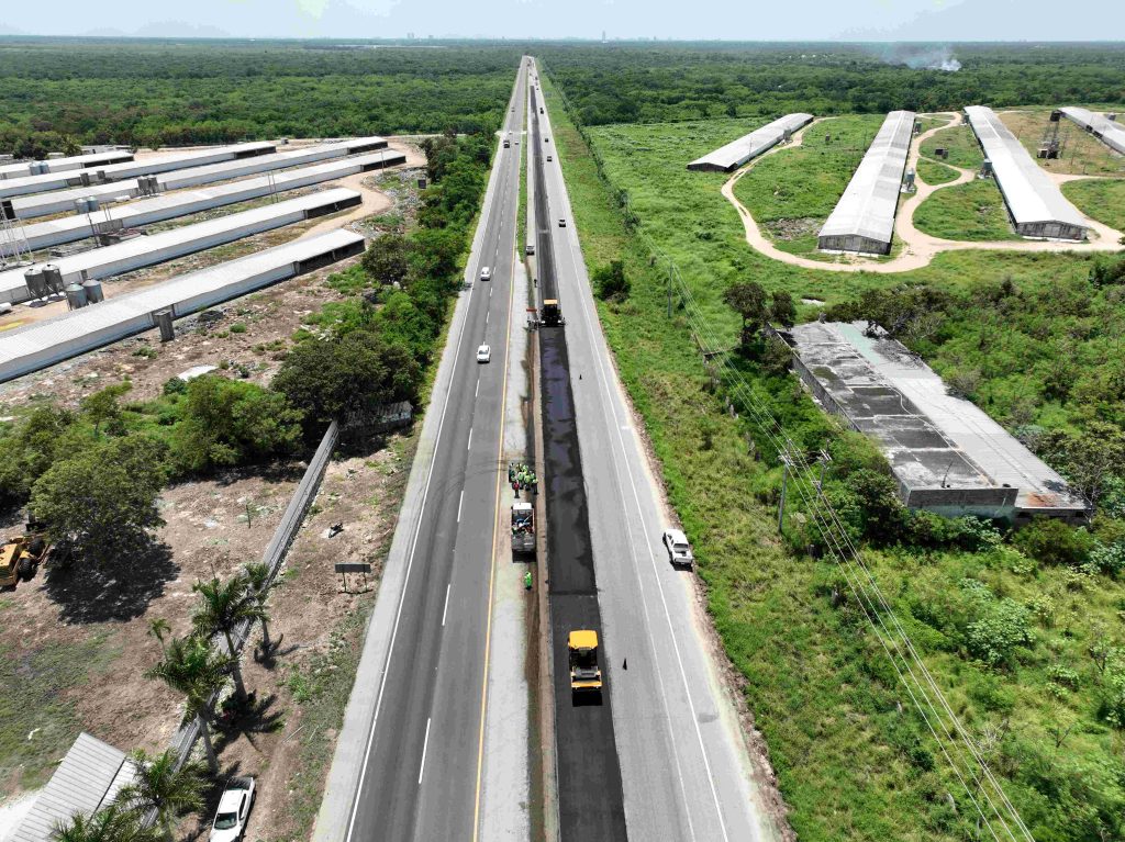 Realiza SICT en Yucatán obra de conservación periódica con nueva tecnología en pavimentos Realiza SICT en Yucatán obra de conservación periódica con nueva tecnología en pavimentos