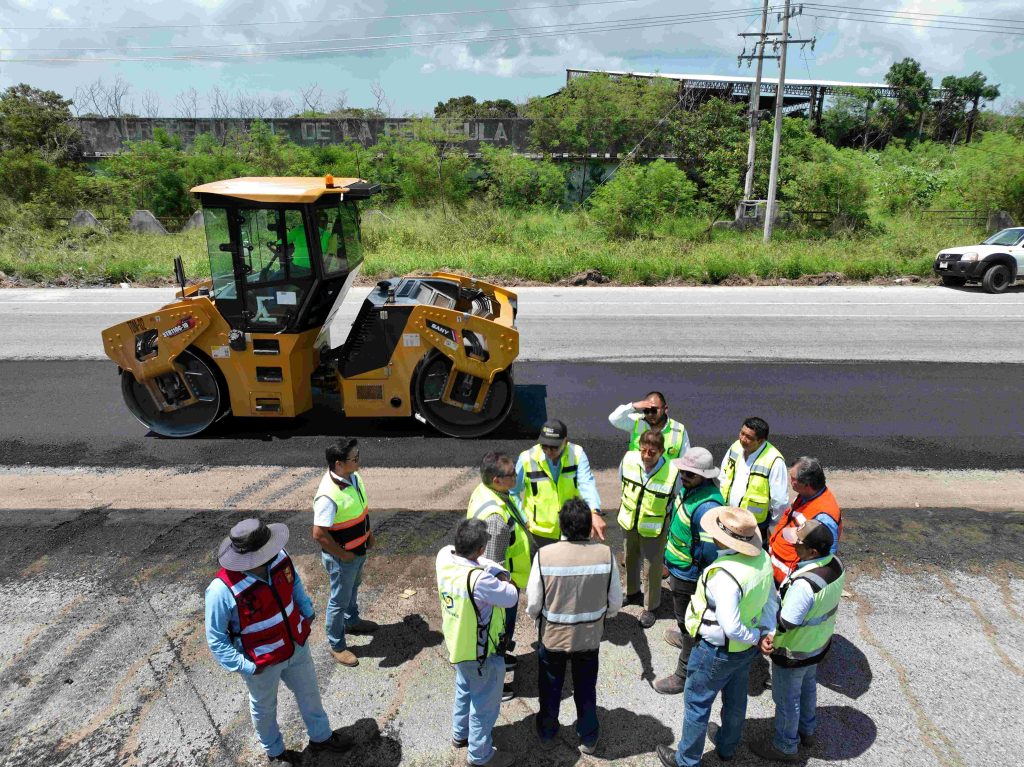 Realiza SICT en Yucatán obra de conservación periódica con nueva tecnología en pavimentos Realiza SICT en Yucatán obra de conservación periódica con nueva tecnología en pavimentos