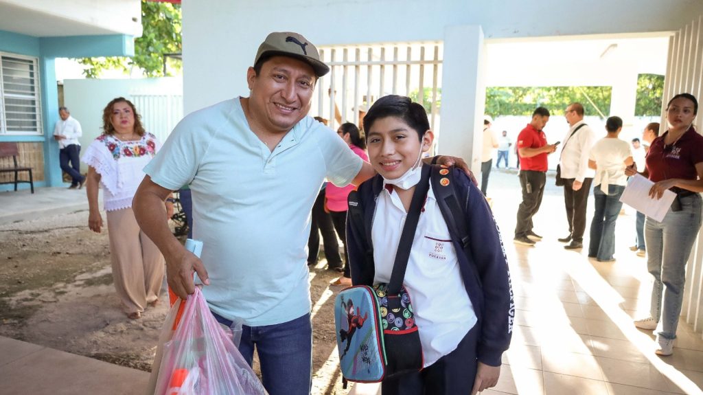 Regreso masivo a clases: Yucatán moviliza a 600 mil alumnos y apuesta por la educación digital