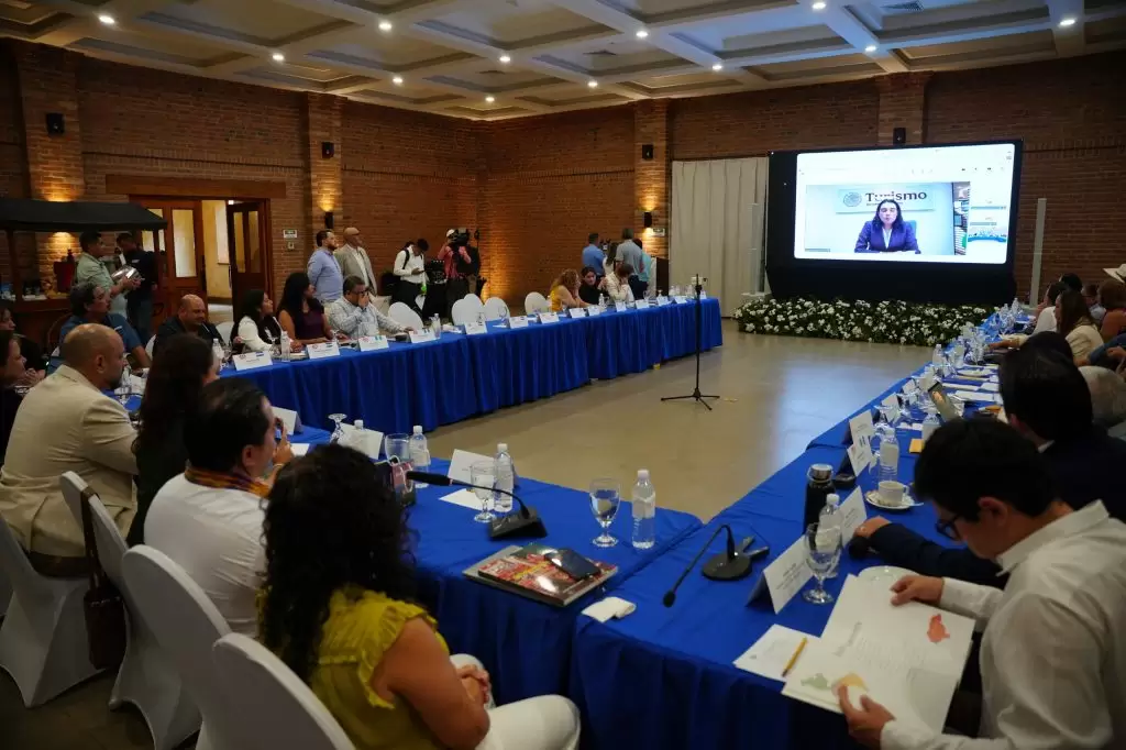 YUCATÁN IMPULSA ACUERDOS PARA INTEGRAR UNA RUTA TURÍSTICA DEL MUNDO MAYA