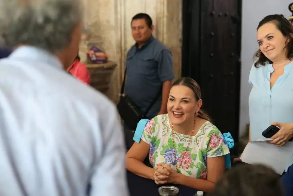 ATIENDE CECILIA PATRÓN A LAS MUJERES EMPRENDEDORAS EN EL MIÉRCOLES CIUDADANO