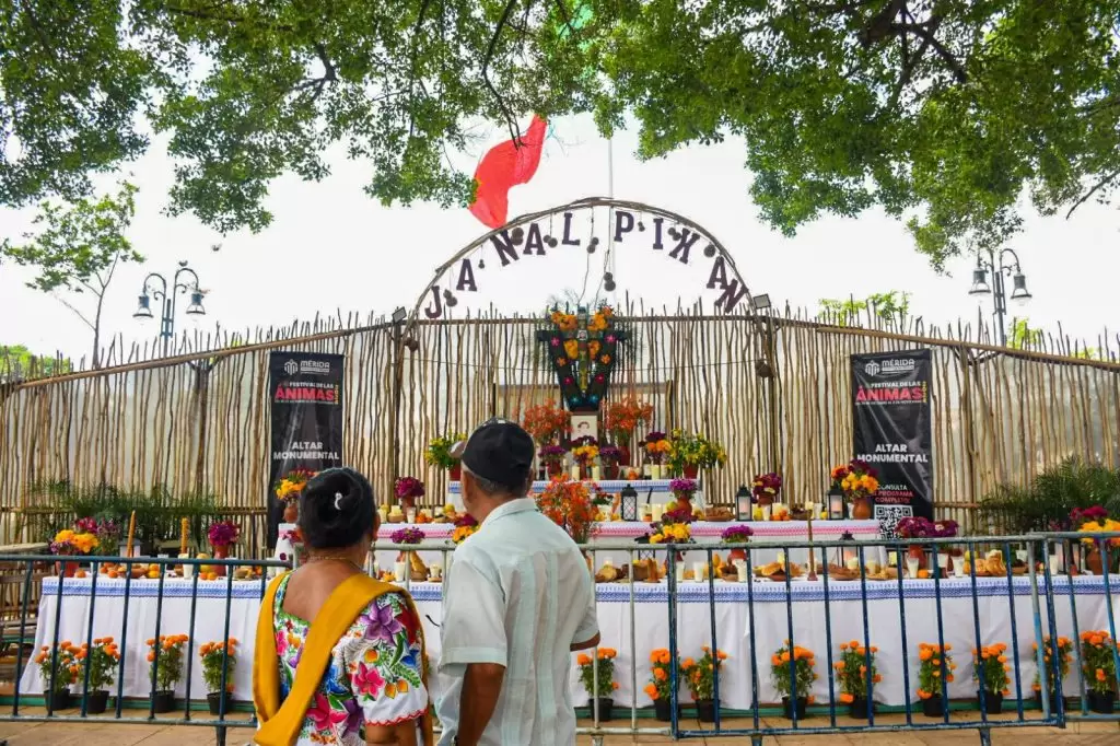 Mérida celebra la vida y honra a sus muertos