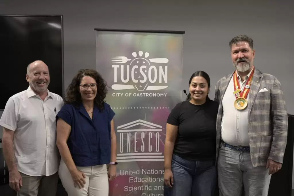MERIDA COMPARTIO EN TUCSON CONOCIMIENTOS DE LA COCINA YUCATECA