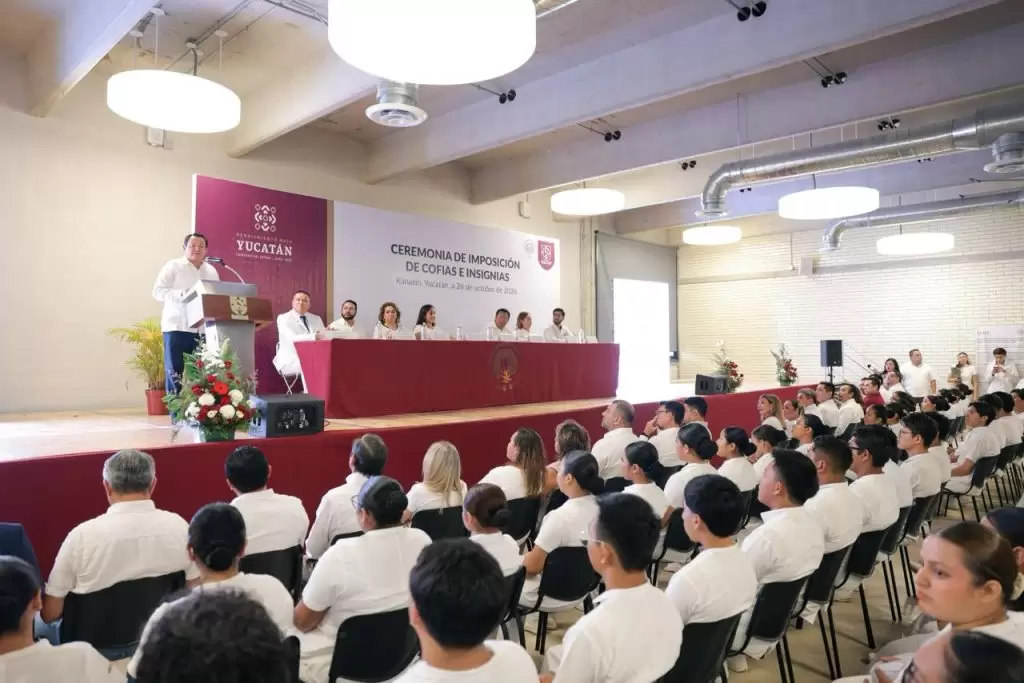 RECIBEN SU COFIA 82 JÓVENES DE KANASÍN Y ENTRAN A LOS HOSPITALES