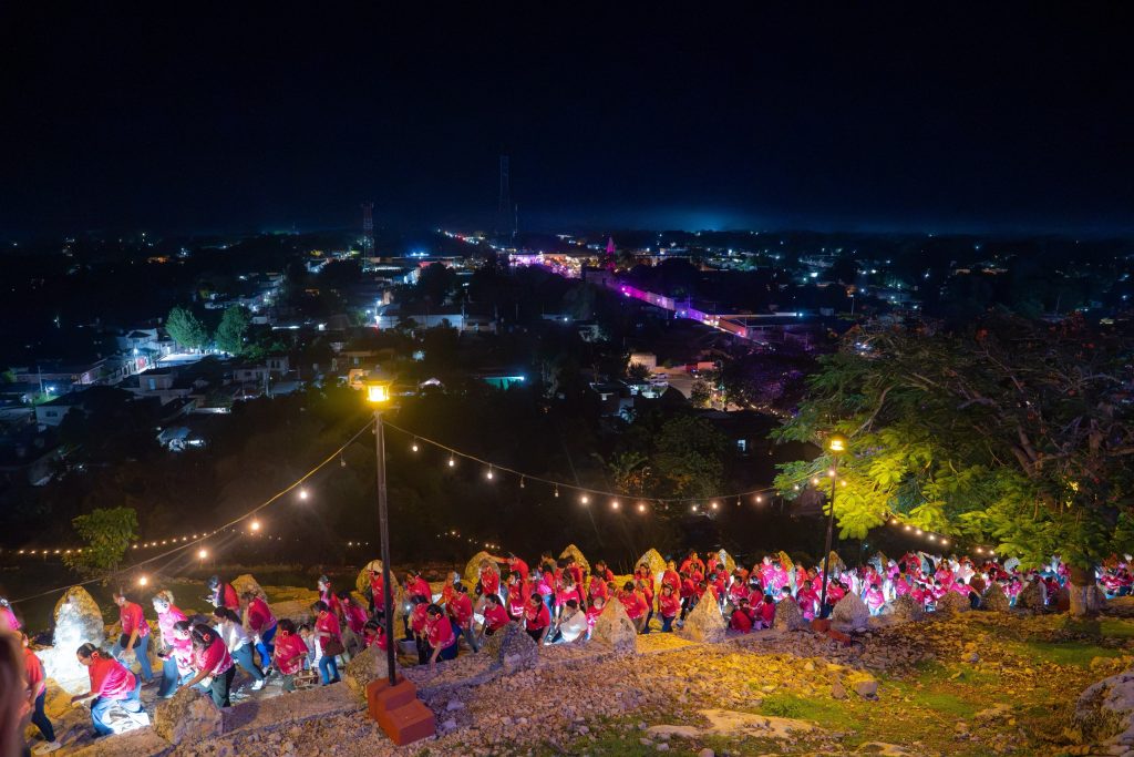 TEKAX SE ILUMINA DE ESPERANZA CON LA CAMINATA DE LUZ DEL DIF YUCATÁN